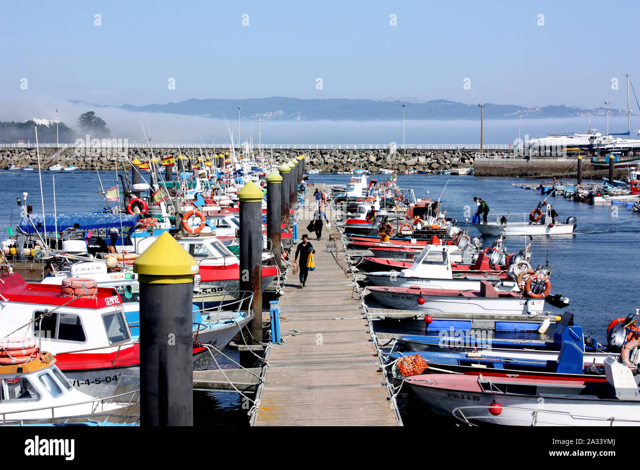 Cangas, España - barcos de pesca en el puerto Fotografía de stock - Alamy
