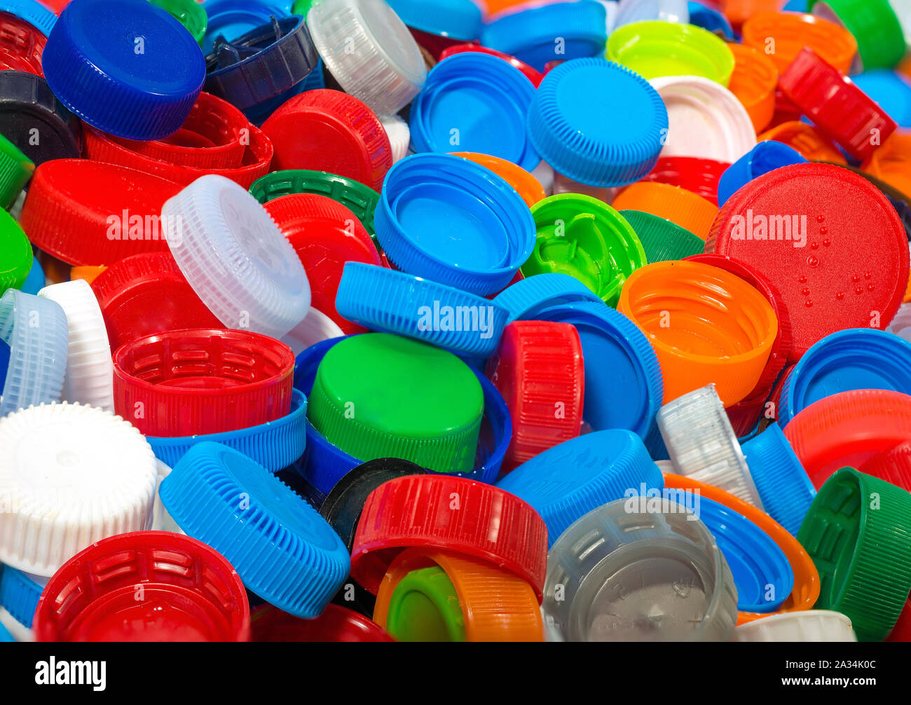 Tapones para botellas de plástico multicolor Foto de stock