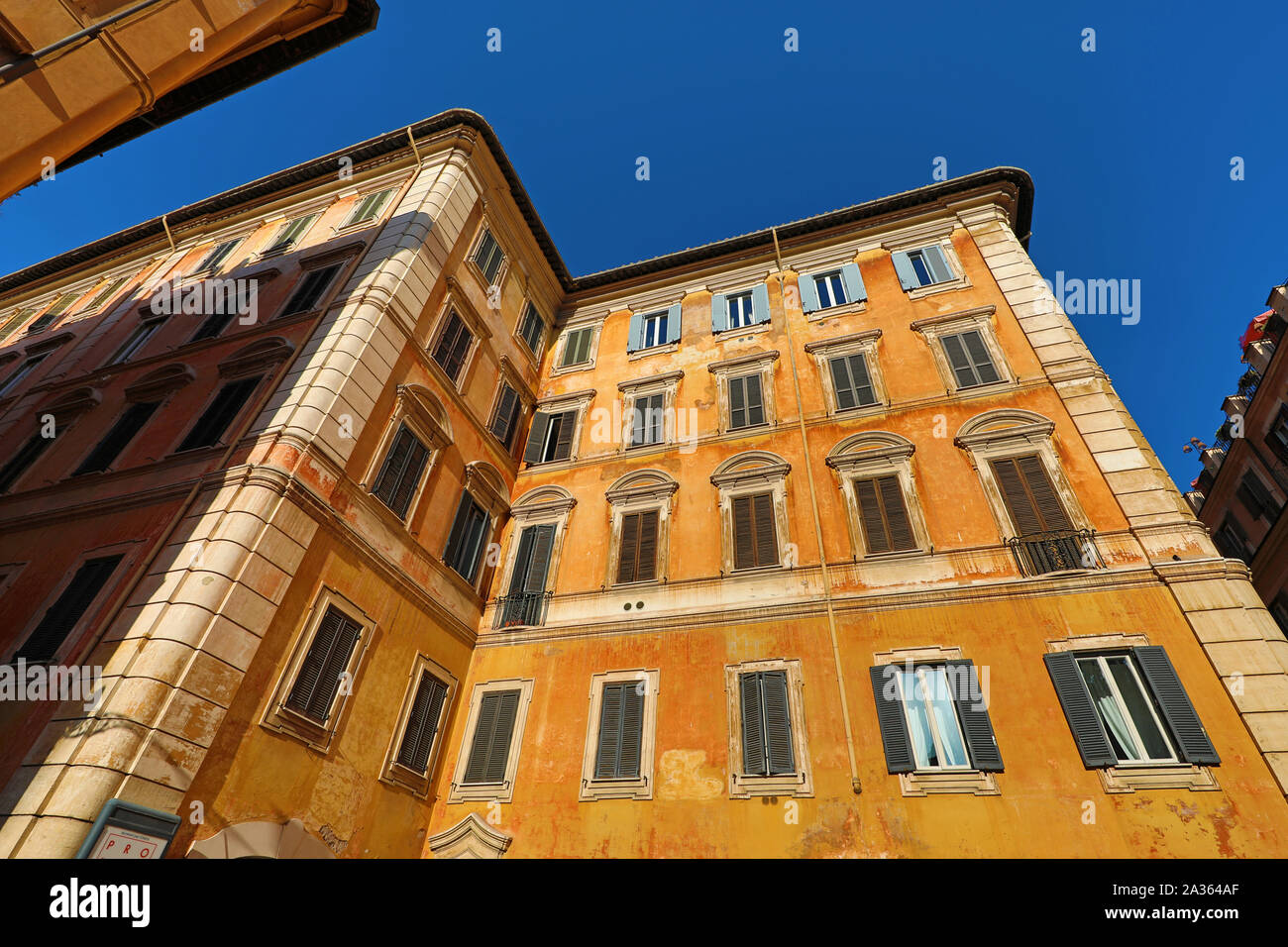 Los edificios en la Piazza di Pietra, Roma, Italia Foto de stock