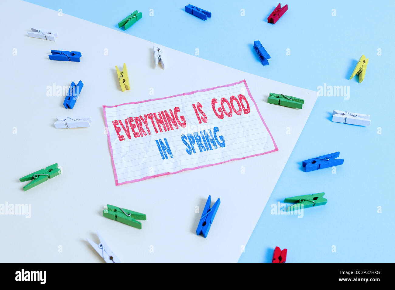 Escritura a mano conceptual mostrando todo lo que es bueno en primavera. Concepto Significado