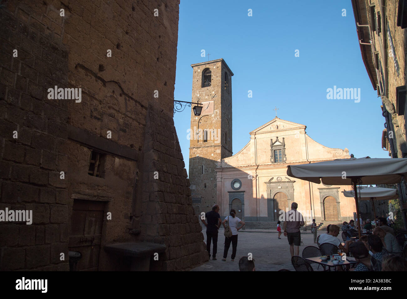 Chiesa di San Donato (iglesia de San Donato) en Civita di Bagnoregio, Lacio, Italia. El 20 de agosto de 2019, llamada "La città che muore (la ciudad) © Wojciec moribundo Foto de stock