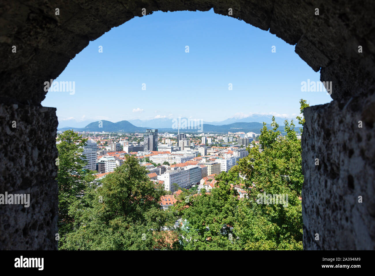 Vista desde el interior de la ciudad, Casco antiguo Castillo de Ljubljana, Ljubljana, Eslovenia Foto de stock