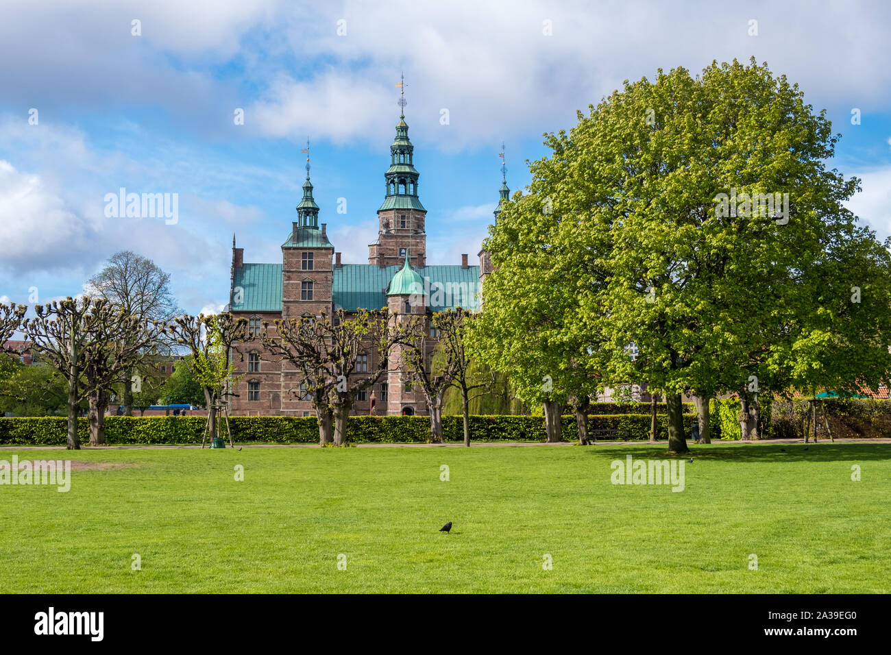 Copenhague, Dinamarca - Mayo 04, 2019: El castillo de Rosenborg y el Jardín del Rey en el centro de Copenhague, Dinamarca Foto de stock