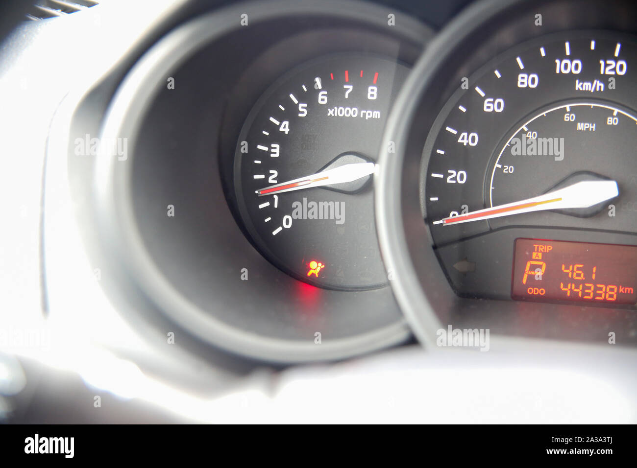 Luz de advertencia de airbag fotografías e imágenes de alta resolución