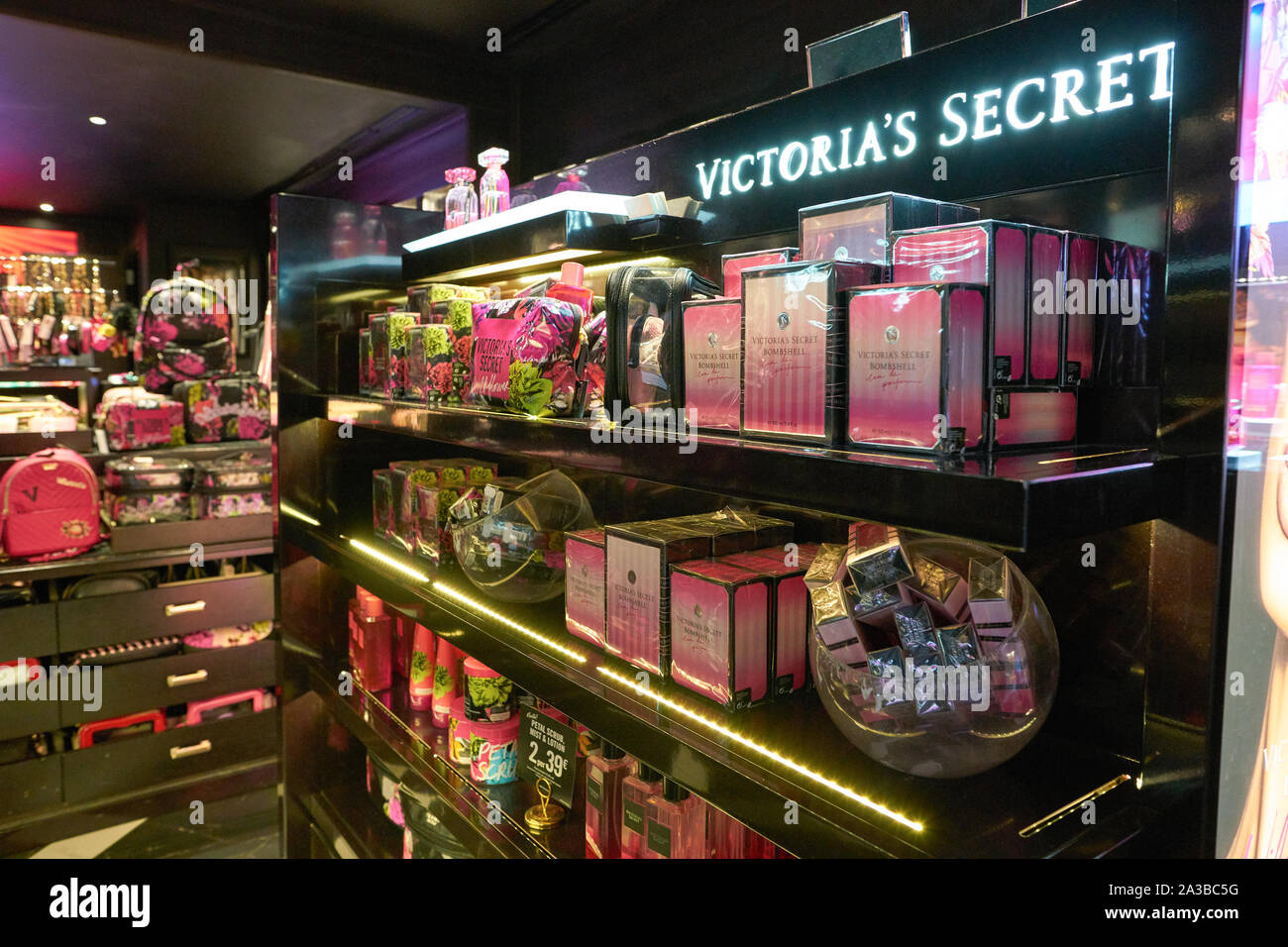 Estante victoria secreta fotografías e imágenes de alta resolución - Alamy