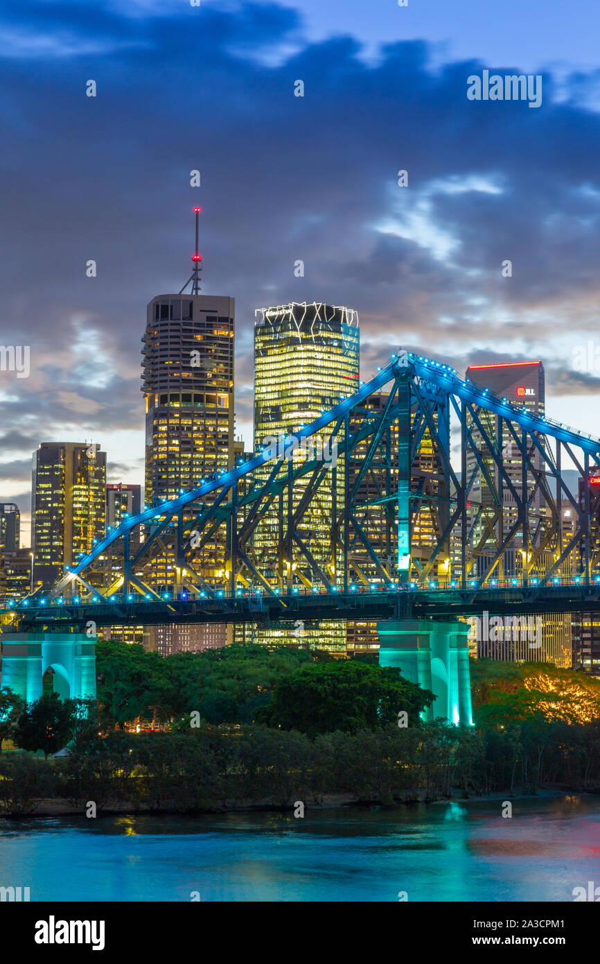 El Story Bridge en Brisbane, Queensland, Australia es un puente voladizo de acero sobre el río Brisbane. Foto de stock