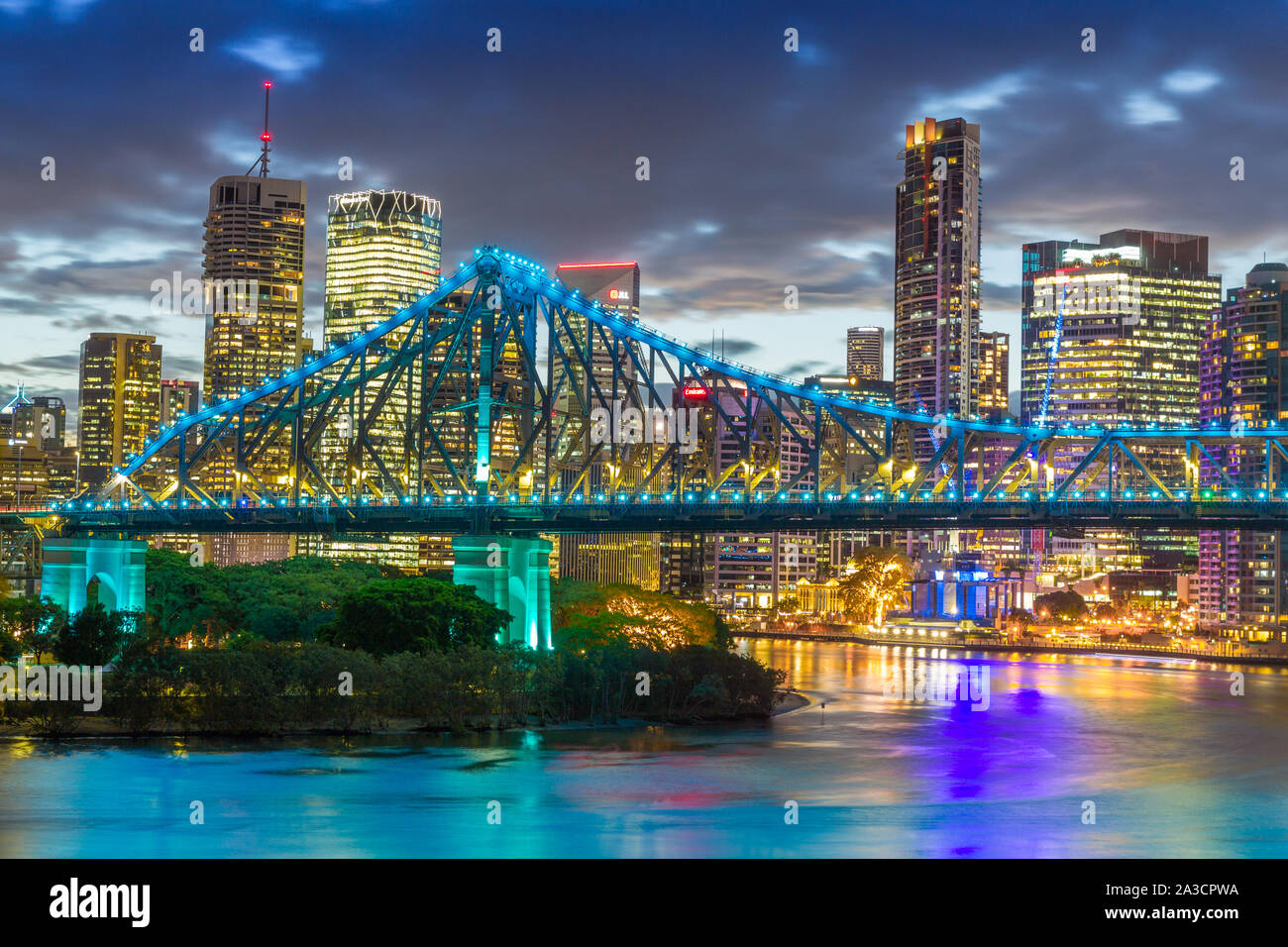 El Story Bridge en Brisbane, Queensland, Australia es un puente voladizo de acero sobre el río Brisbane. Foto de stock