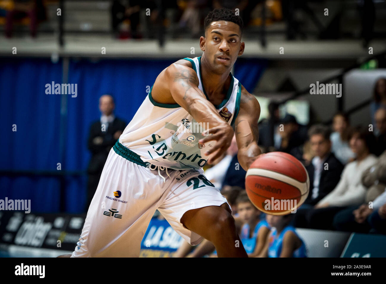 Yancarlos Rodriguez (Acqua S.Bernardo Cantu') durante la Legabasket Serie  una coincidencia de baloncesto Acqua S.Bernardo Pallacanestro Cantú' vs  Grissin Bon Reggio E Fotografía de stock - Alamy