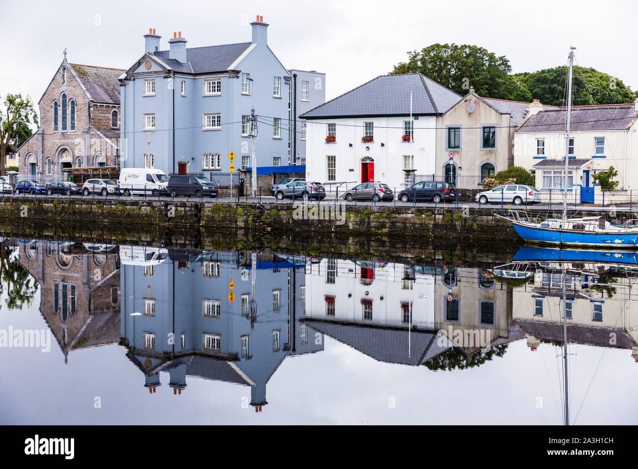 Irlanda, en el Condado de Galway, Galway, puerto de la Claddagh buidlings Foto de stock