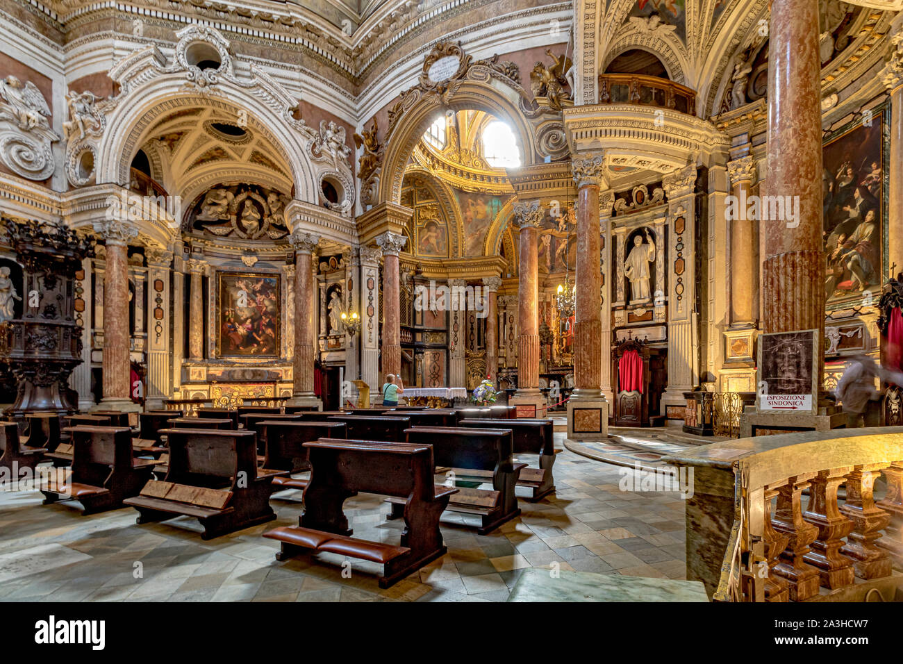 El hermoso interior de verdadera Chiesa di San Lorenzo , una iglesia de estilo barroco diseñado y construido por Guarino Guarini durante 1668-1687 ,Turín, Italia Foto de stock