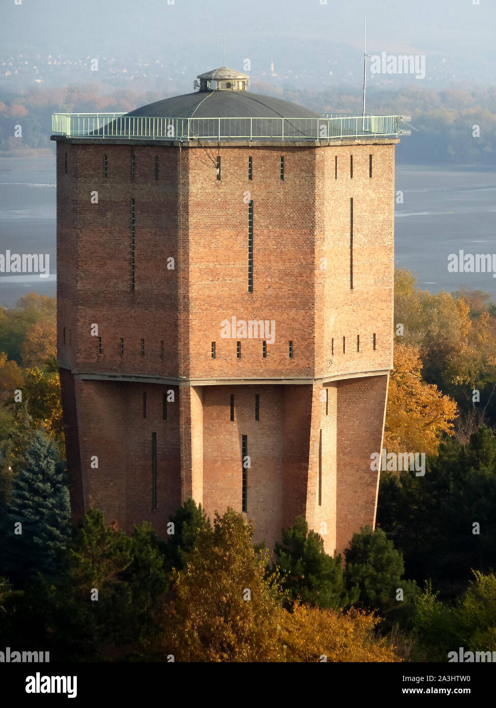 Antigua torre de agua, Tata, condado de Komárom-Esztergom, Hungría, Magyarország, Europa Foto de stock