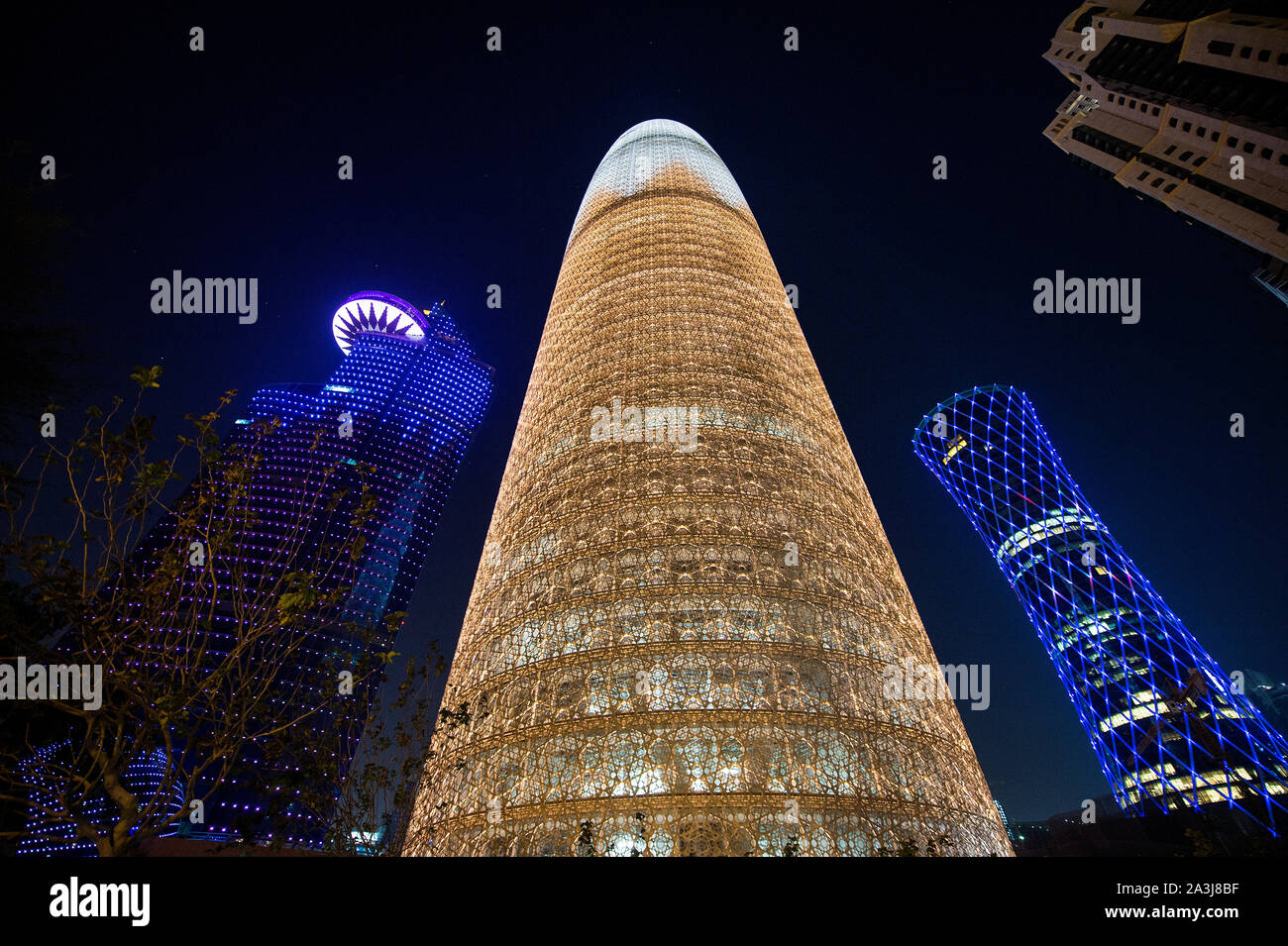 La ciudad de Doha por la noche Foto de stock