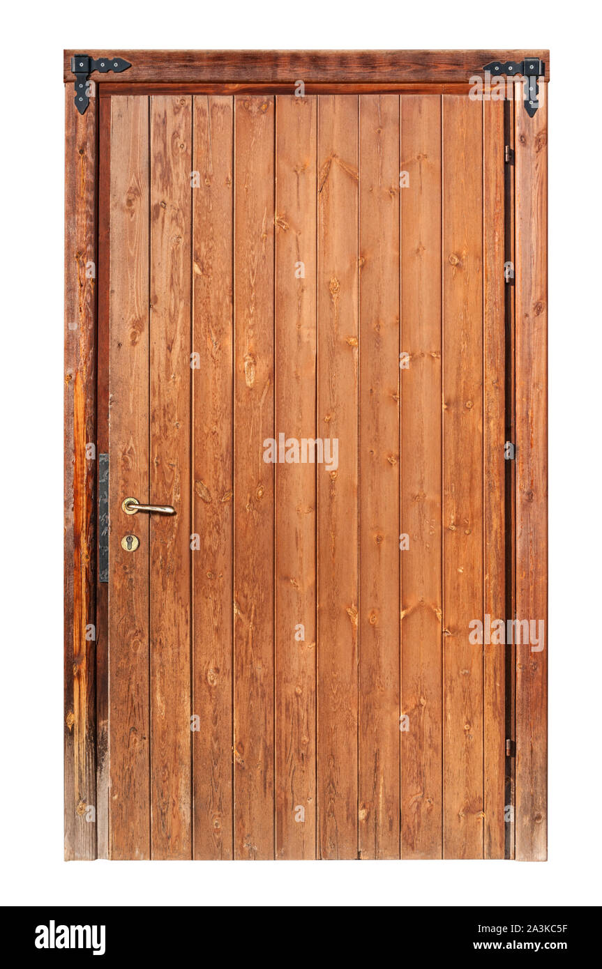 Una puerta de madera hecha de tablas verticales aisladas sobre fondo