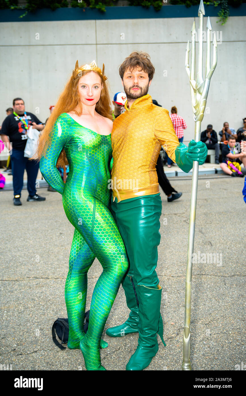 Nueva York, Nueva York - 6 de octubre 2019: Cosplayers vestidos como Aquaman y mera durante el Comic Con de Nueva York el día 4 en el centro de convención de Jacob Javits en Nueva Foto de stock