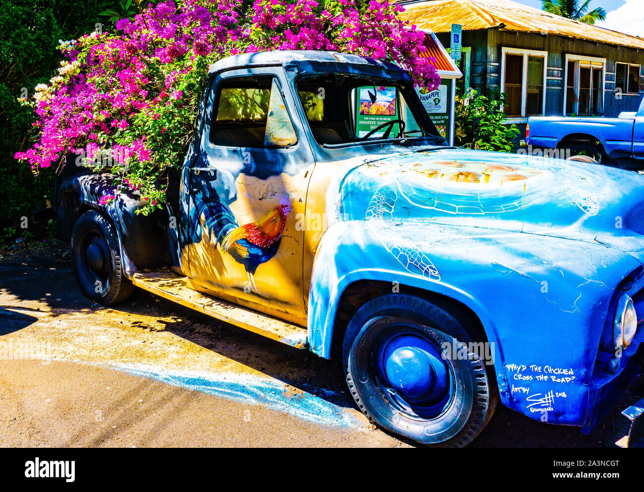 Camión antiguo como un tiesto, Hanapepe, Kauai Hawaii Foto de stock