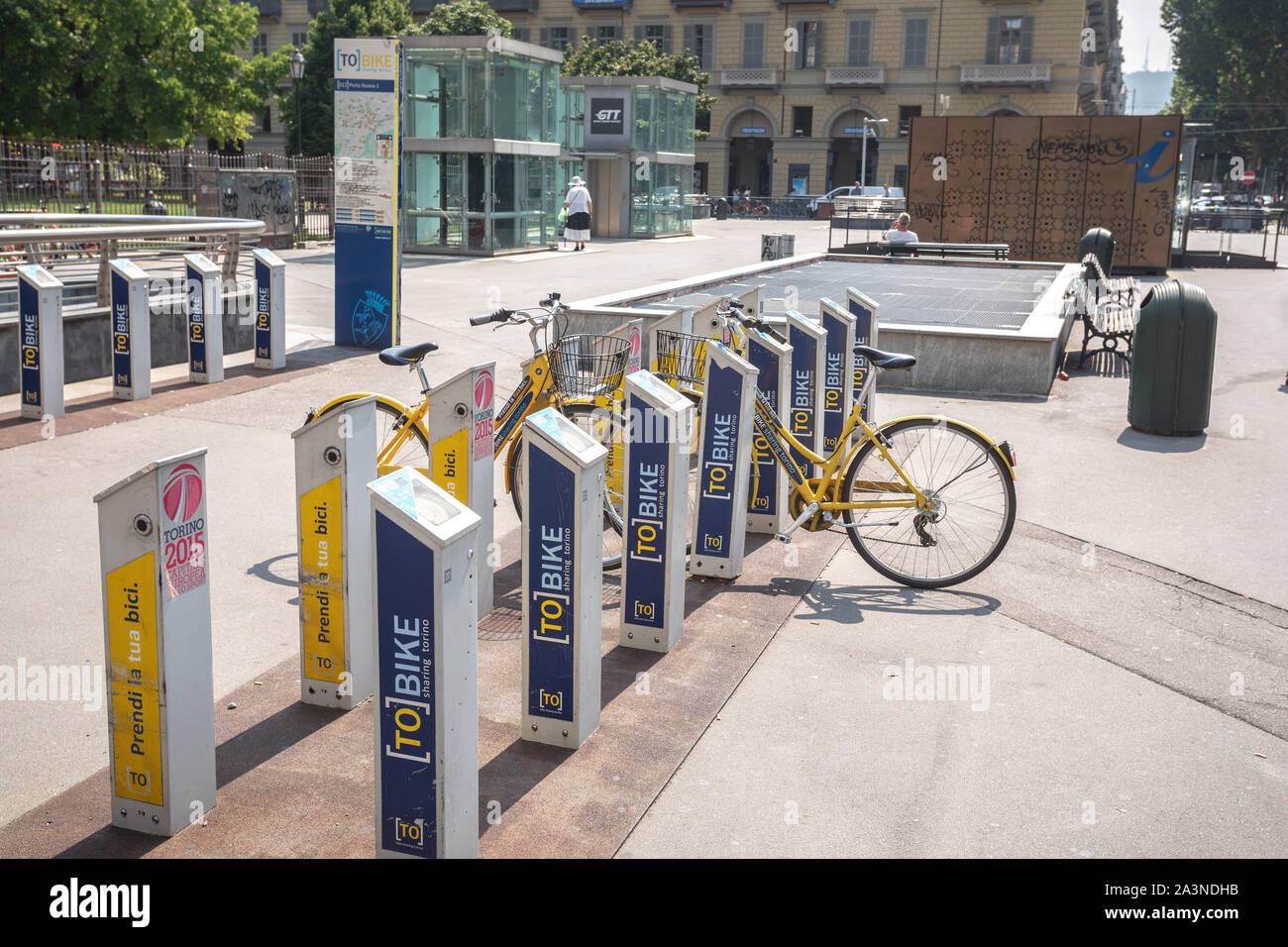 Compartir bike park station en Turín, Italia Foto de stock