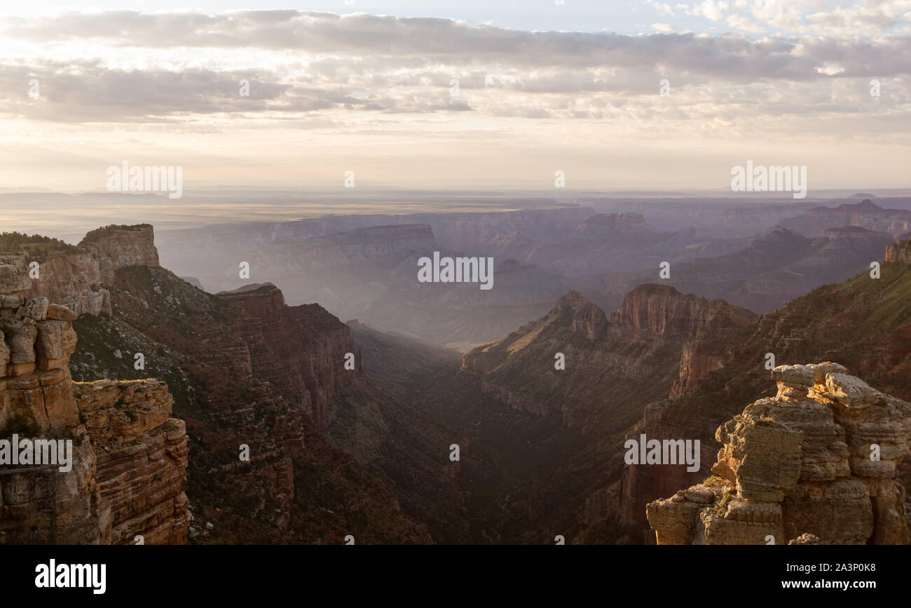 Tomé esta foto de la montura Mountain tienen vistas al Bosque Nacional Kaibab, justo al este de la entrada al Grand Canyon North Rim. Foto de stock