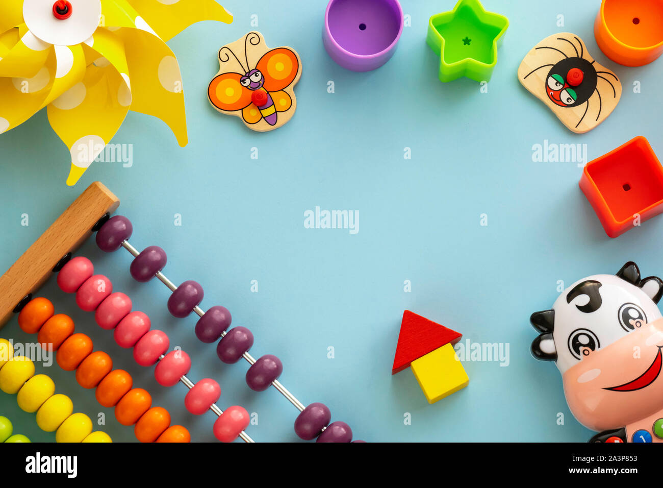 Juego de papel educativo para niños cow fotografías e imágenes de alta  resolución - Alamy