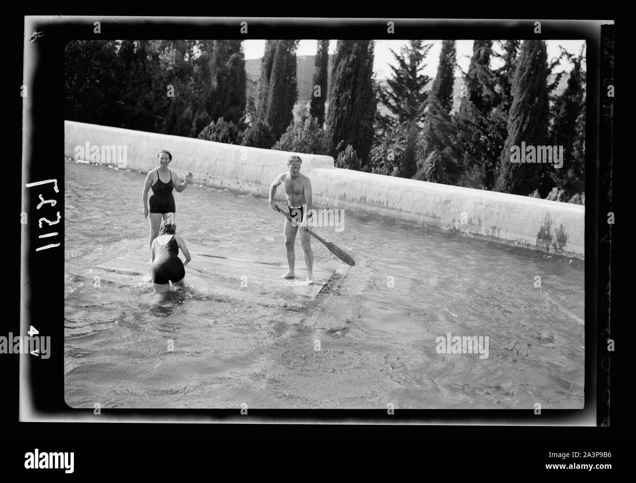 Las Piscinas de Salomón se convierte en un picnic y nadar resort. Grupo