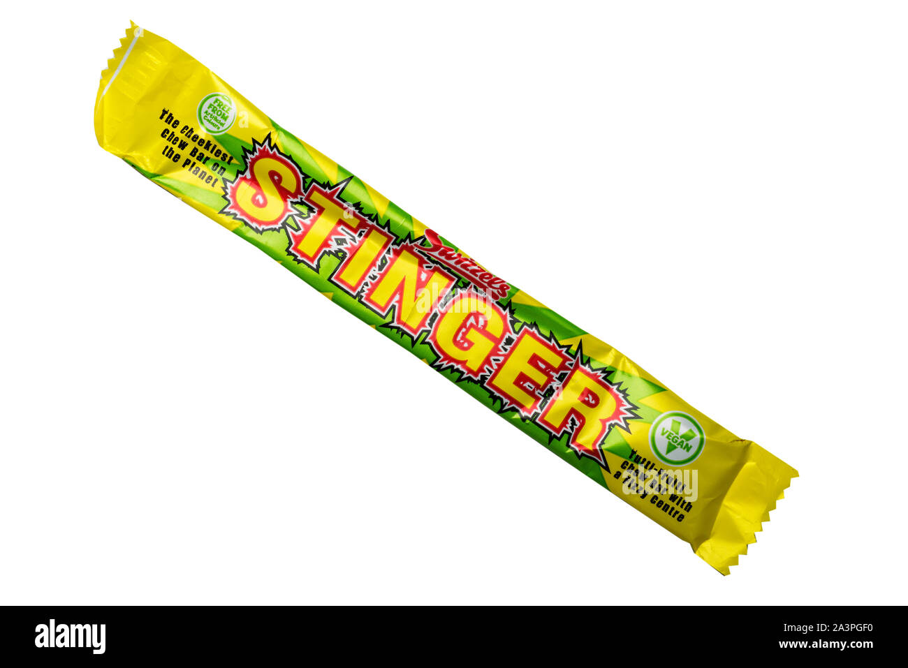 Un Stinger Swizzels masticar caramelos dulces sobre un fondo blanco. Foto de stock