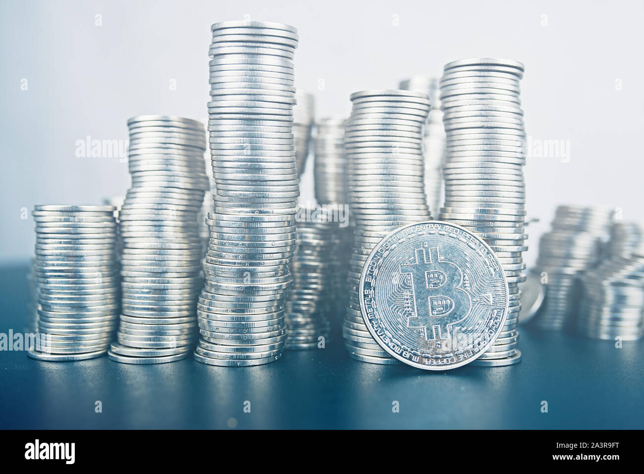 Lugar de cryptocurrency. Gran cantidad de bitcoin. Vale la pena invertir en criptografía. Foto de stock