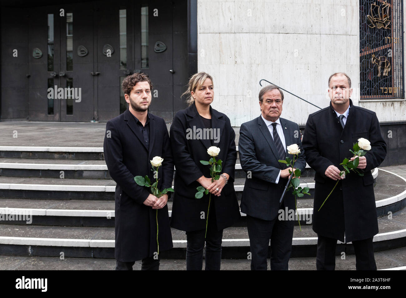 Minutos de silencio, NRW políticos superiores en frente de la nueva sinagoga Foto de stock