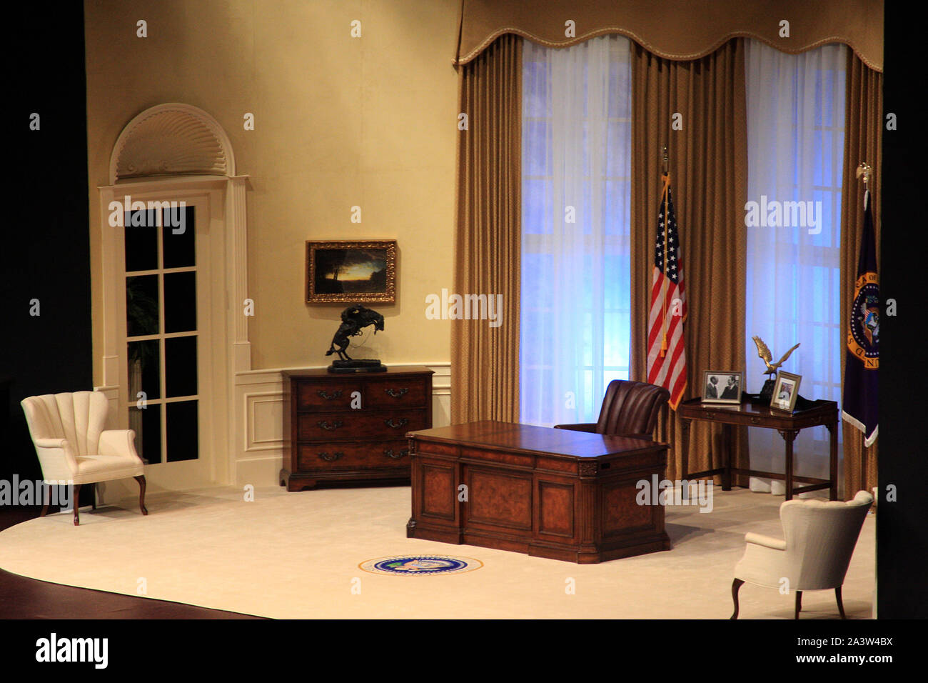 Réplica de la Oficina Oval, el espacio de trabajo de la oficina del presidente de los Estados Unidos en Washington DC, EE.UU. Foto de stock
