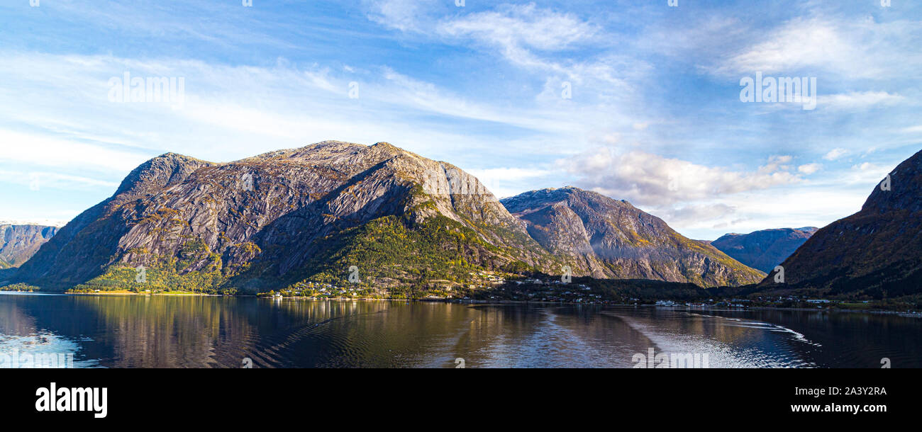 Fiordo Hardanger, Hordaland, Noruega Foto de stock
