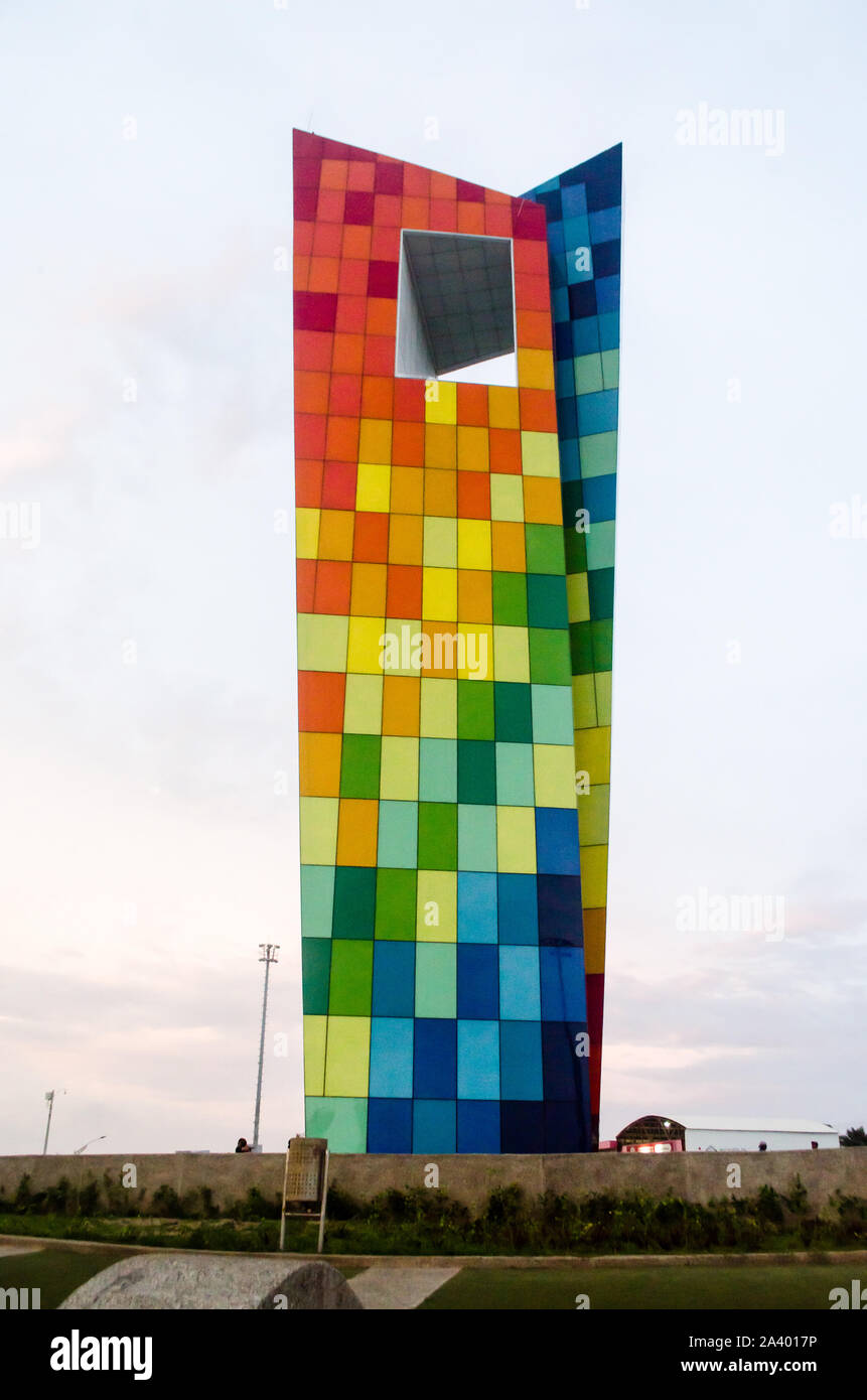La ventana al mundo, un bello monumento ubicado en Barranquilla Foto de stock