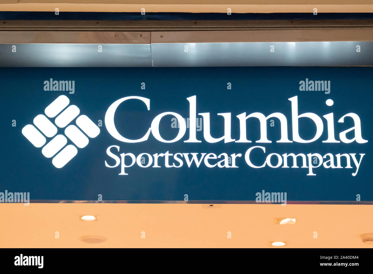 Empresa de ropa deportiva de columbia fotografías e imágenes de alta  resolución - Alamy