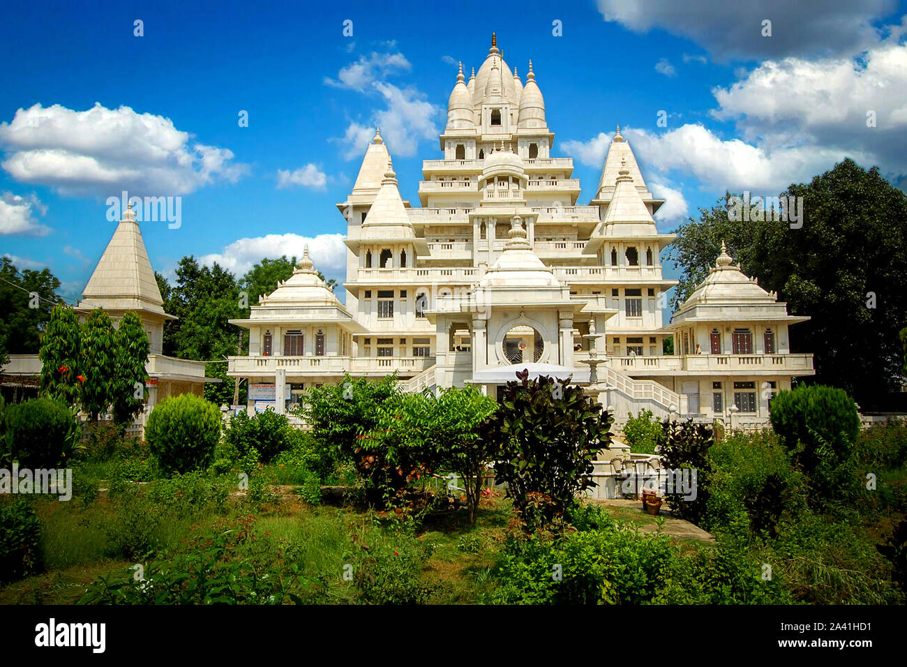 Un templo de 7 pisos de altura situado en Mathura, India. Foto de stock