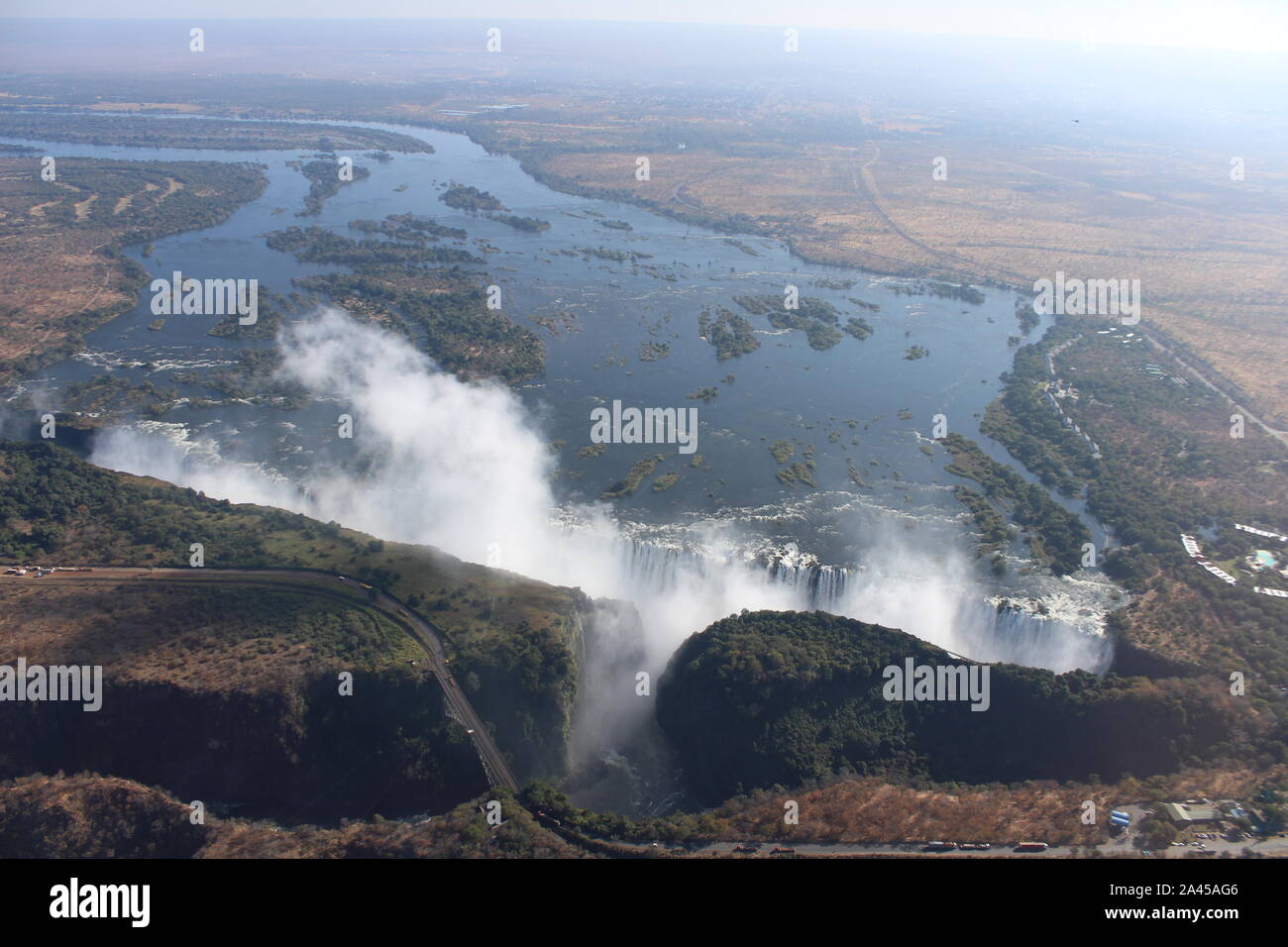 Vista aérea del río Zambeze reunión Victoria Falls en Livingstone, Zambia Foto de stock
