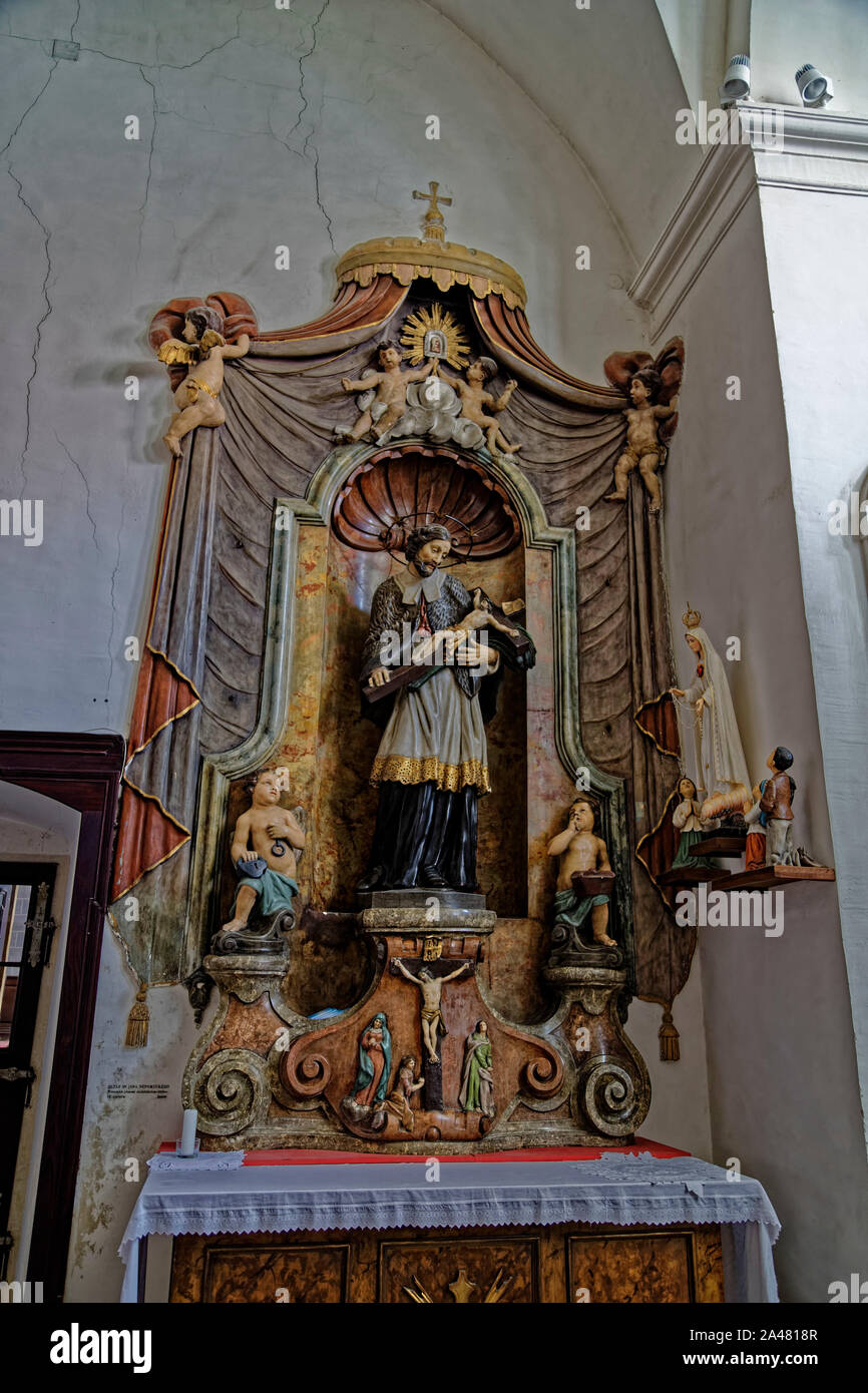 Bratislava, Eslovaquia. El 14 de agosto de 2019. La iglesia Franciscana es el edificio religioso más antiguo en el casco antiguo de la ciudad de Bratislava, Eslovaquia. Foto de stock