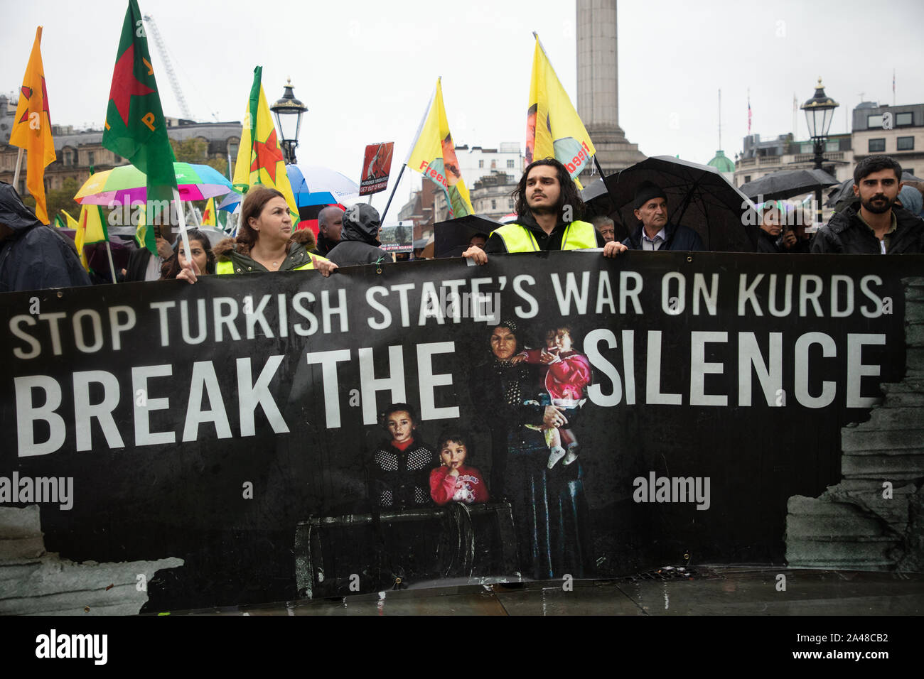 Londres, Reino Unido. El 12 de octubre de 2019. Los kurdos visto protestando en Trafalgar Square, Londres, contra los avances en Siria por las fuerzas encabezadas por la turca. Crédito: Joe Kuis / Alamy Noticias Foto de stock