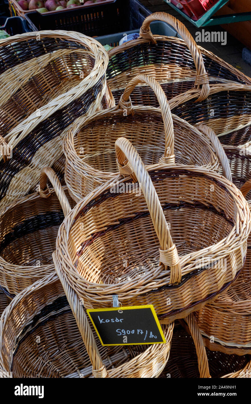 Cestas para ir de compras fotografías e imágenes de alta resolución -  Página 2 - Alamy