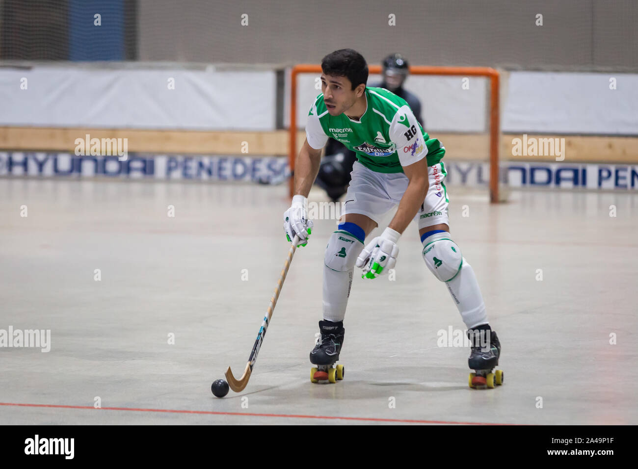Maximiliano Oruste Salva jugador de hockey patines Liceo Deportivo en acción en español OK Liga partido entre CP Calafell y Deportivo Liceo. Foto de stock