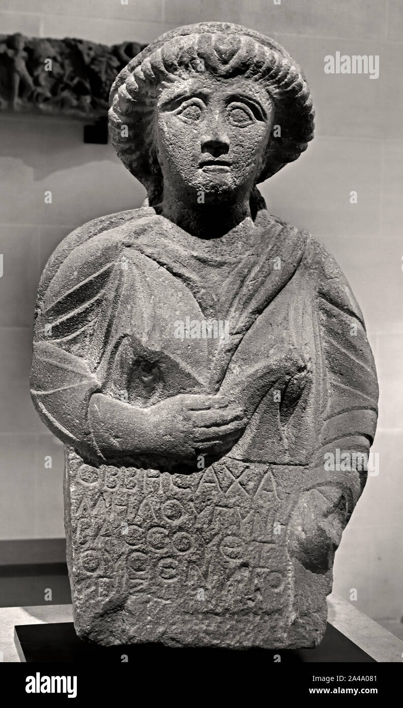 Estela funeraria de una mujer 143 AD Hauran (sur de Siria) (inscripción - Obbe, hija de Sachamel, esposa de Bassos, el año 455 Gorp (AIOS) 17 (143 AD). Foto de stock