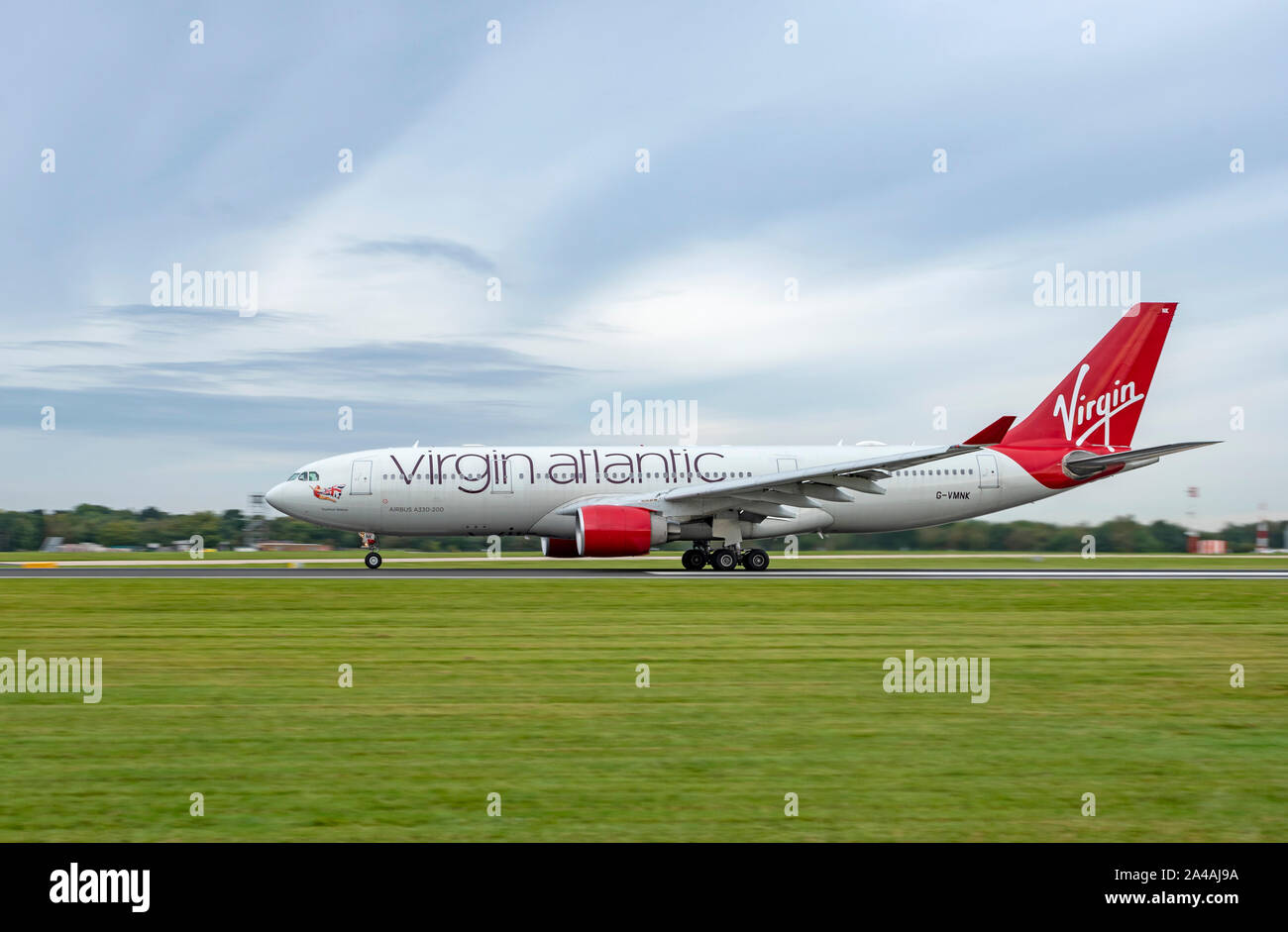 Virgin Atlantic, Airbus A330-223, G-VMNK, 'Daydream creyente' en el aeropuerto de Manchester Foto de stock