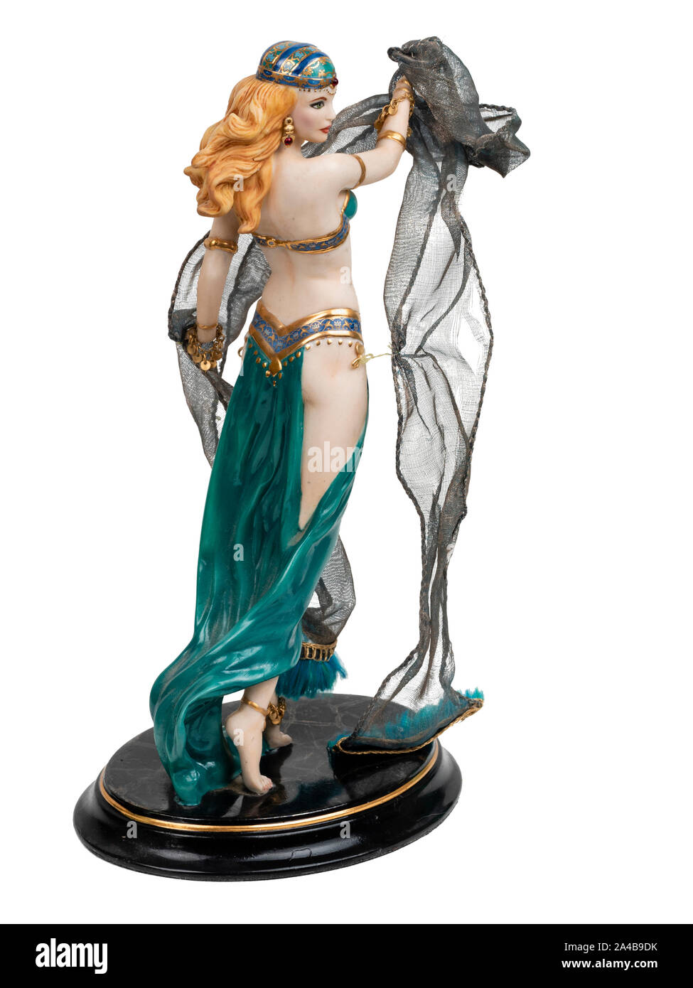 Modelo de porcelana pintada a mano figurilla de Salomé y la danza de los siete velos sobre un fondo blanco. Foto de stock