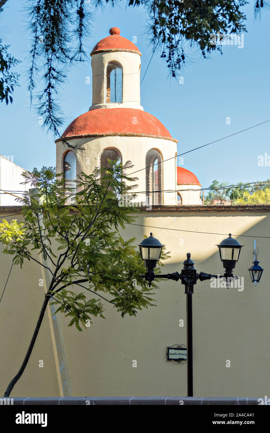 Hacienda restaurada en Mineral de Pozos, Guanajuato, México. La ciudad, una vez un importante centro minero de plata fue abandonado y quedó en estado ruinoso, pero lentamente ha vuelta a la vida como una comunidad de artes de Bohemia. Foto de stock