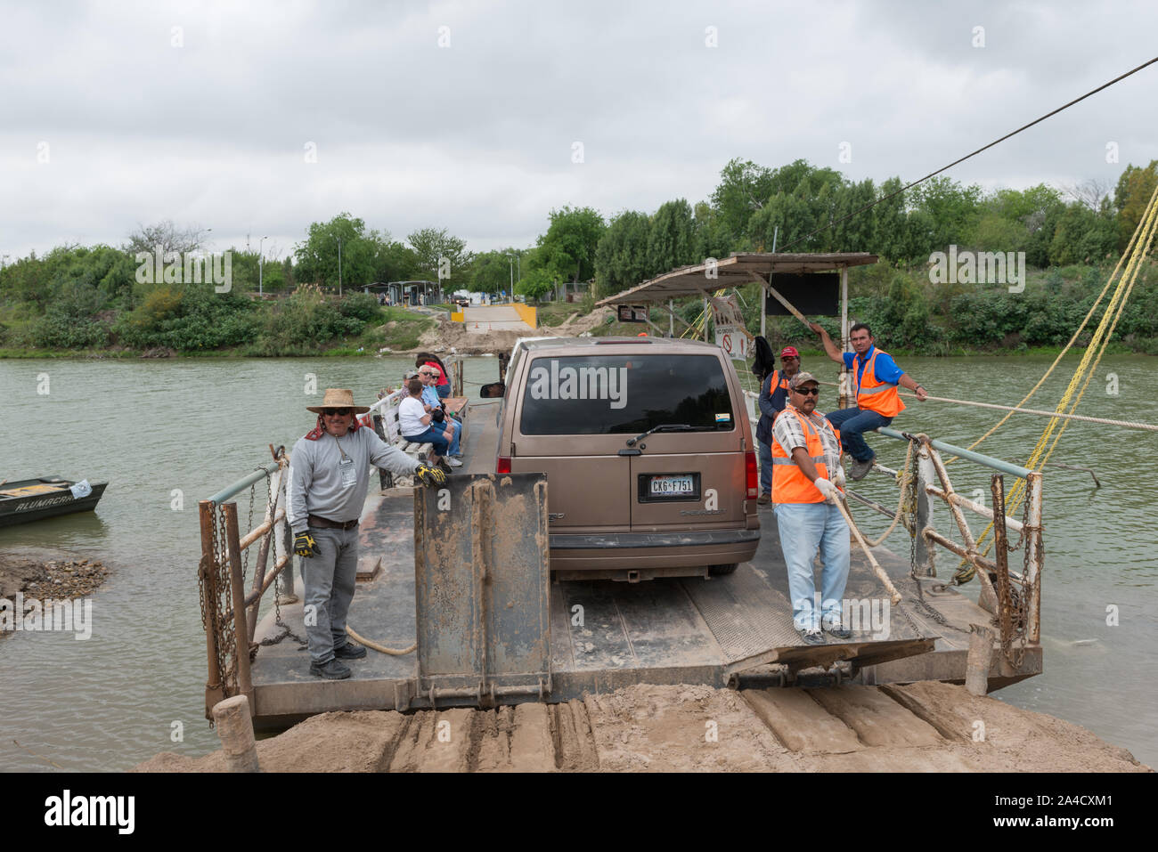 La mano sacó los Ebanos Ferry o El Chalán, conocido formalmente como