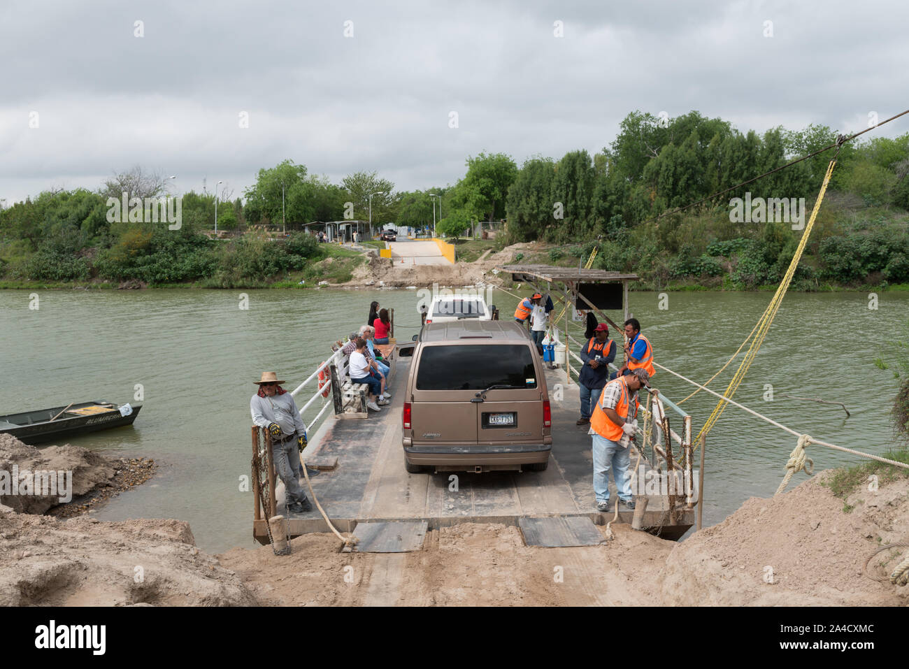 La mano sacó los Ebanos Ferry o El Chalán, conocido formalmente como