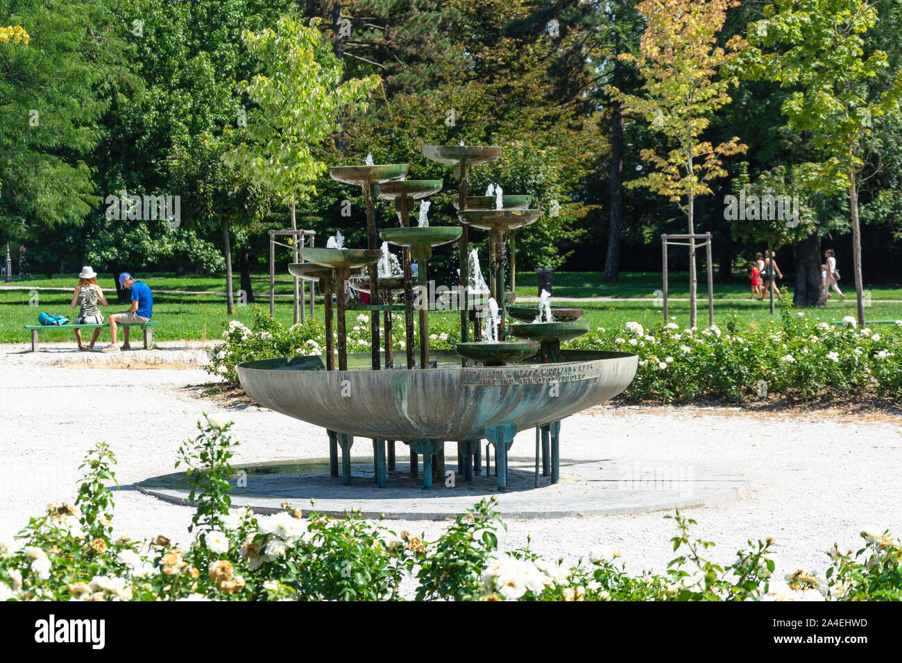 Jardines y fuente en el Parque de la ciudad de Tivoli, Ljubljana, Eslovenia Foto de stock