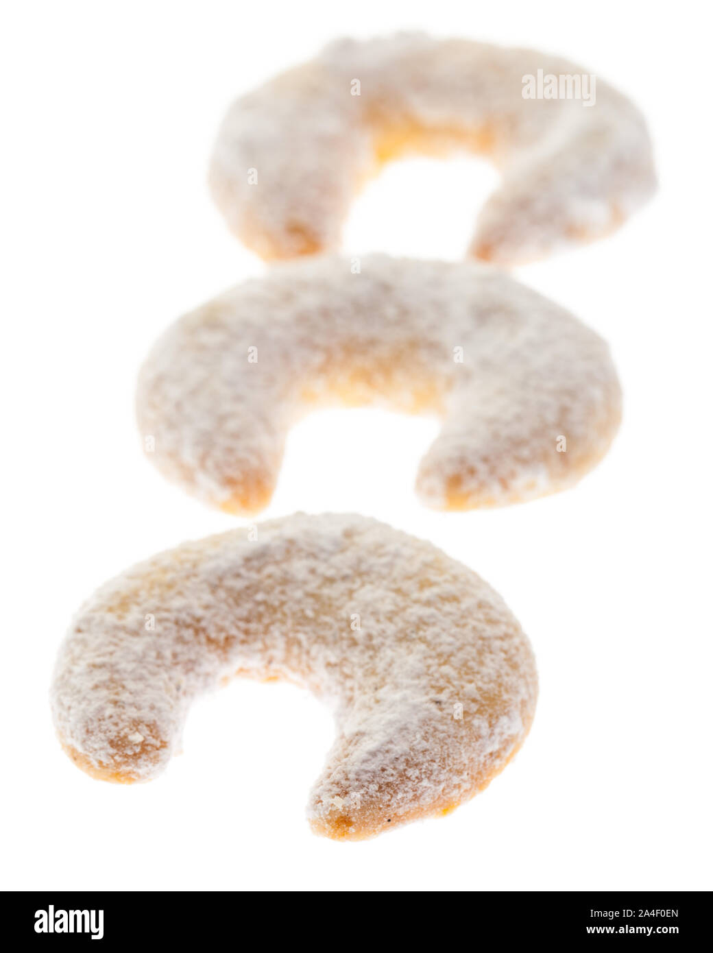 Panadería de Navidad: varias medias lunas de vainilla de la parte delantera,  sobre un fondo blanco Fotografía de stock - Alamy