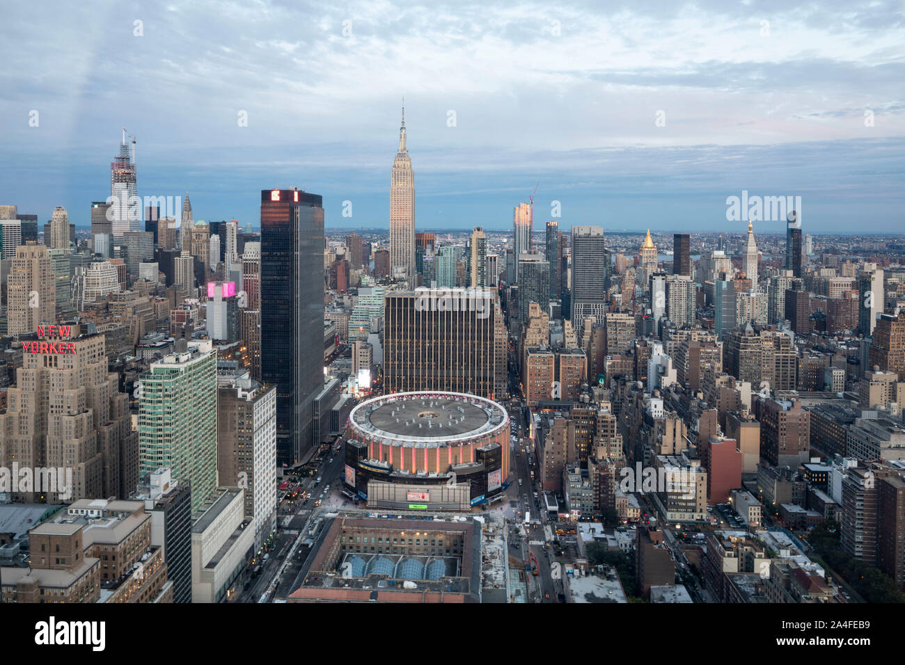 NEW YORK CITY, NY - Octubre 5, 2019: Vista aérea del Madison Square Garden en Manhattan, Ciudad de Nueva York, NY, EE.UU., mirando al oeste. Foto de stock