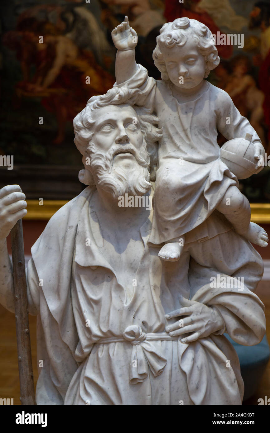 Estatua de San Cristóbal con el Niño Jesús por Pierre Schleiff (Colonia, 1601 - Valenciennes, 1641). Mármol. Museo de Bellas Artes de Valenciennes. Foto de stock