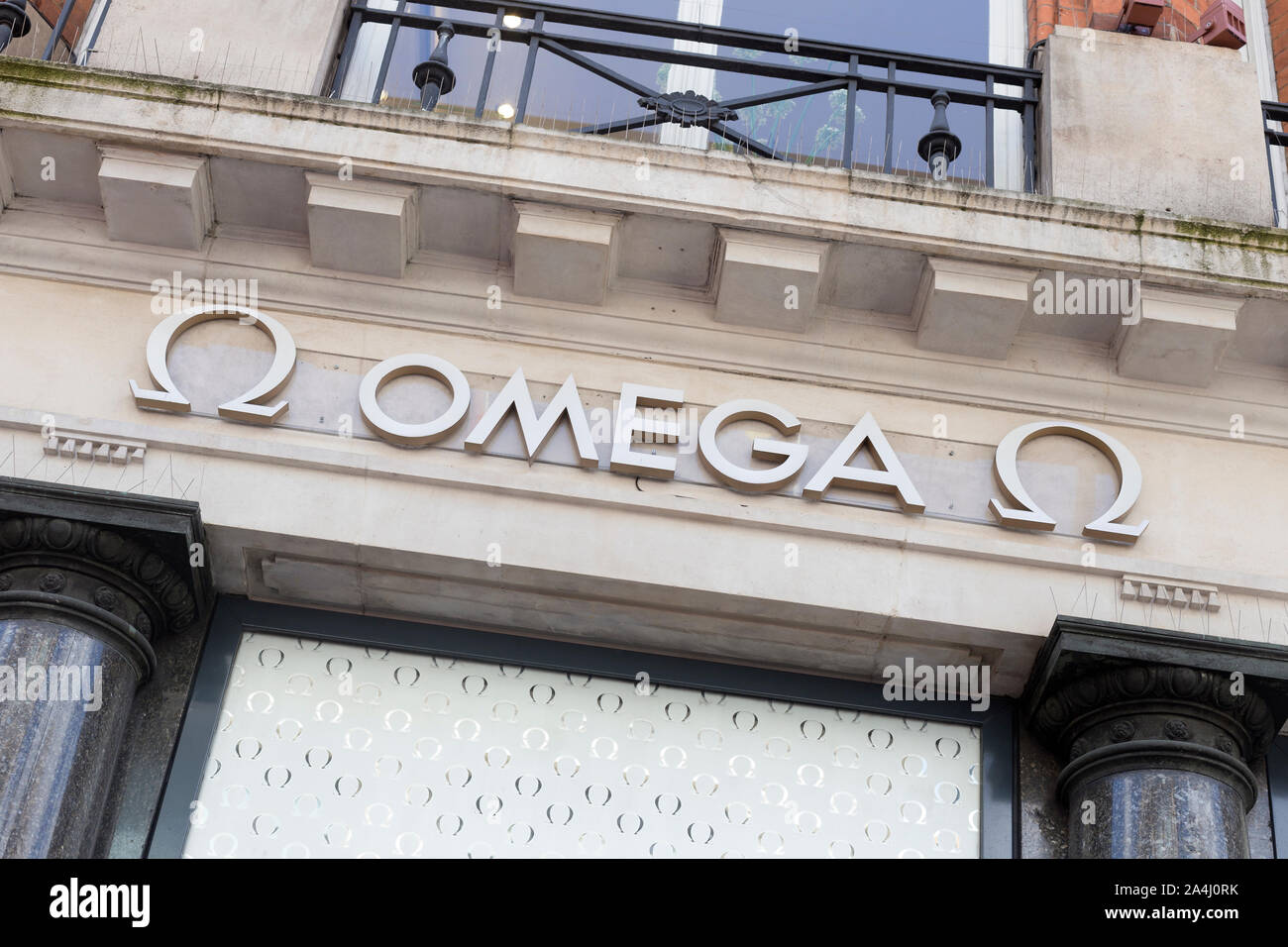 Signo de Omega logo, Londres, Inglaterra Foto de stock