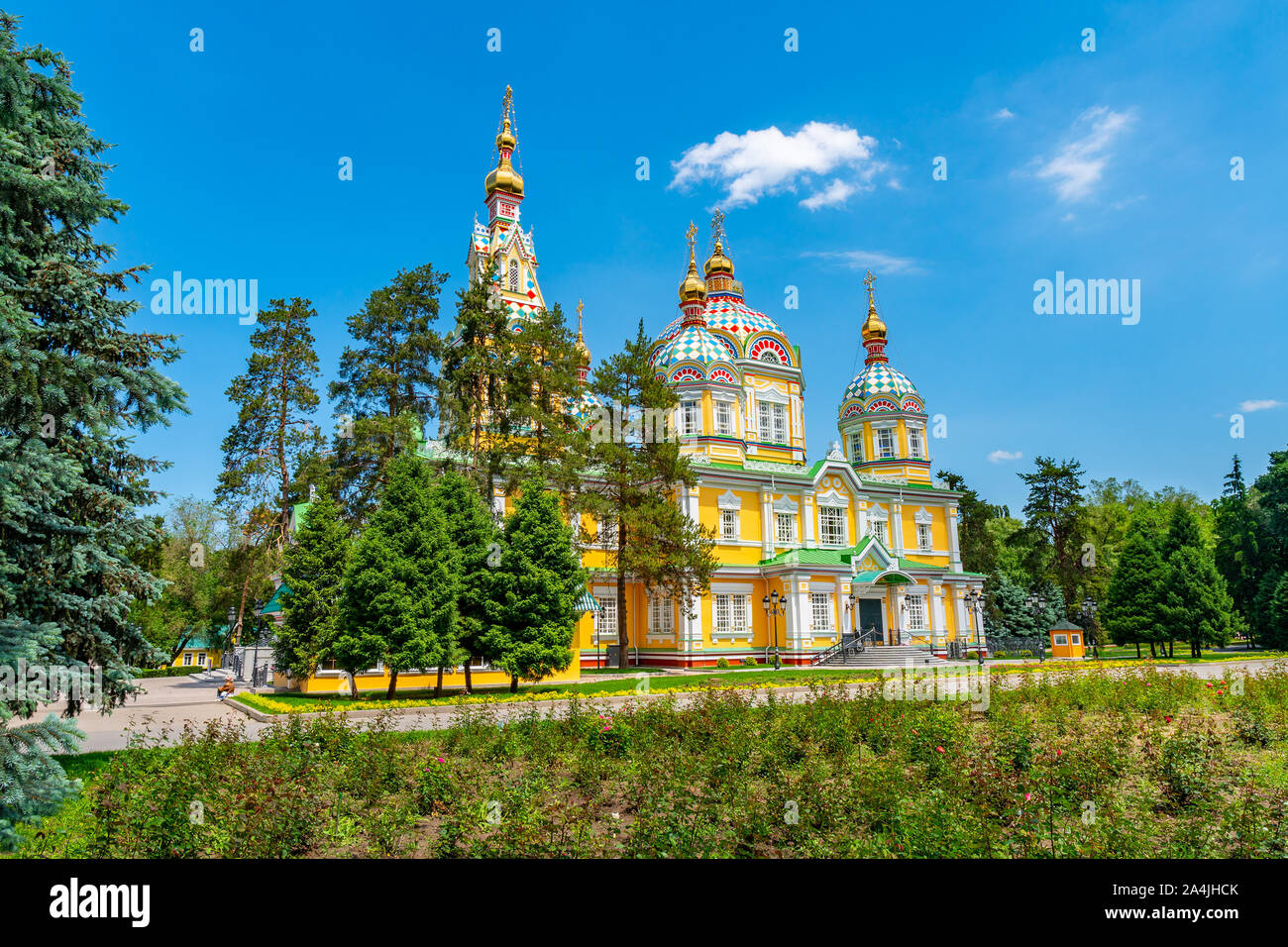 Almaty Cristiana Ortodoxa Rusa Zenkov Catedral de la Ascensión del Señor Vista en Panfilov Park Almaty Cristiana Ortodoxa Rusa Zenkov Catedral de la Ascensión del Señor Vista en Panfilov Park