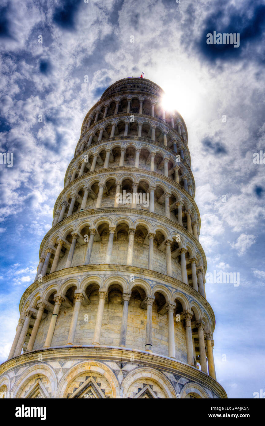 Italia, Toscana, Pisa la torre inclinada en la Piazza dei Miracoli Foto de stock