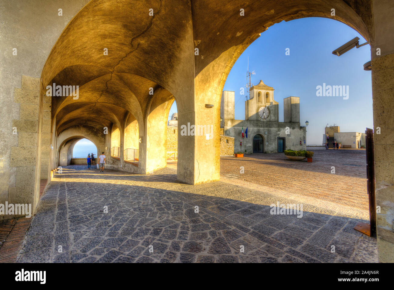 Italia, Campania, Nápoles, Castel Sant'Elmo, el reloj Foto de stock